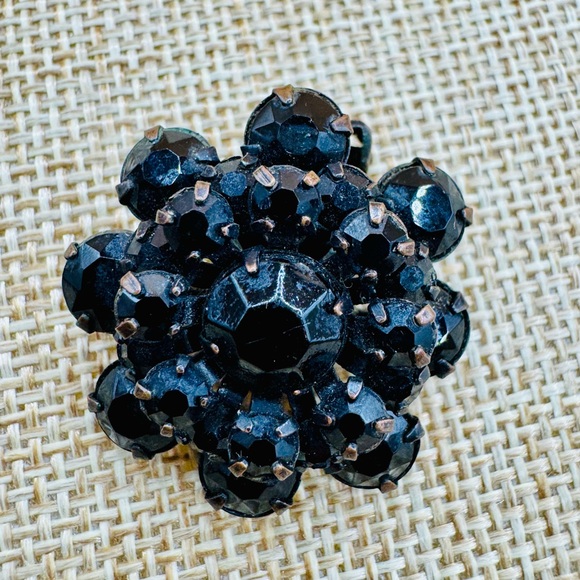 Albert Weiss Black Cluster Earrings - Picture 4 of 6